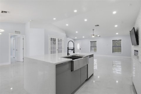 Villa ou maison à vendre à Lehigh Acres, Floride: 3 chambres, 165.09 m2 № 2308902 - photo 18
