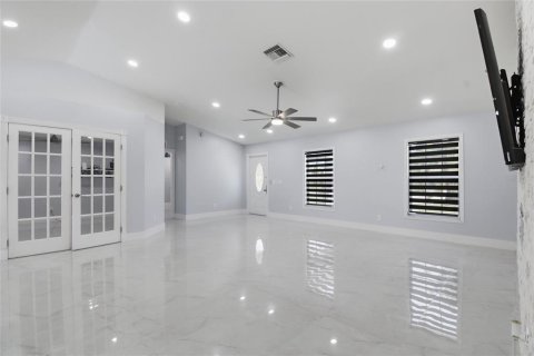 Villa ou maison à vendre à Lehigh Acres, Floride: 3 chambres, 165.09 m2 № 2308902 - photo 13