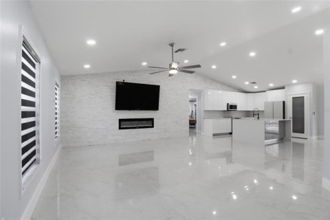 Villa ou maison à vendre à Lehigh Acres, Floride: 3 chambres, 165.09 m2 № 2308902 - photo 8