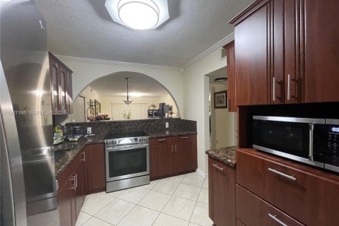 Купить кондоминиум в Уэстон, Флорида 2 спальни, 114.73м2, № 1995391 - фото 15