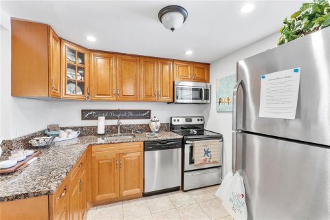 Condo in Margate, Florida, 2 bedrooms  № 2083678 - photo 2
