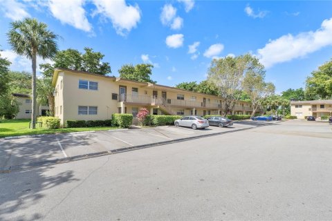 Condo in Margate, Florida, 2 bedrooms  № 2083678