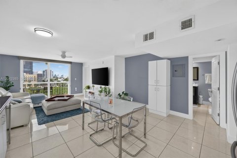 Condominio en venta en Miami Beach, Florida, 1 dormitorio, 61.97 m2 № 2248648 - foto 3