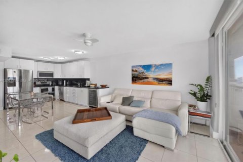 Condominio en venta en Miami Beach, Florida, 1 dormitorio, 61.97 m2 № 2248648 - foto 2