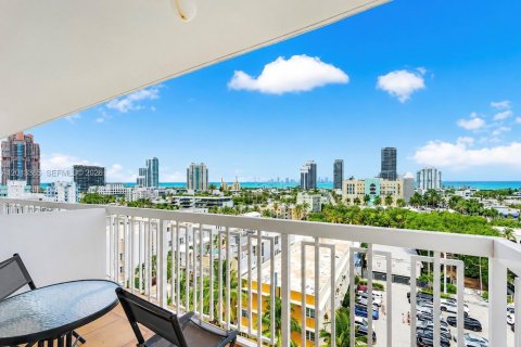 Condominio en Miami Beach, Florida, 1 dormitorio  № 2248648