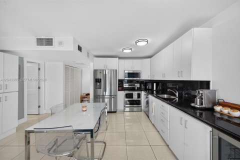 Condominio en venta en Miami Beach, Florida, 1 dormitorio, 61.97 m2 № 2248648 - foto 7
