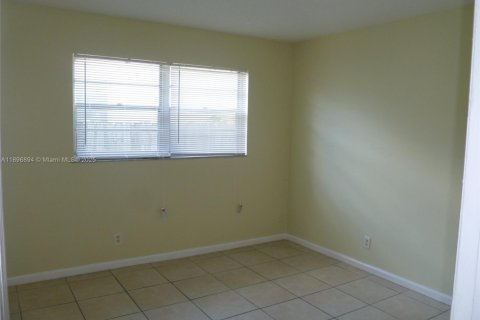 Villa ou maison à louer à Hollywood, Floride: 2 chambres, 92.9 m2 № 2038076 - photo 7