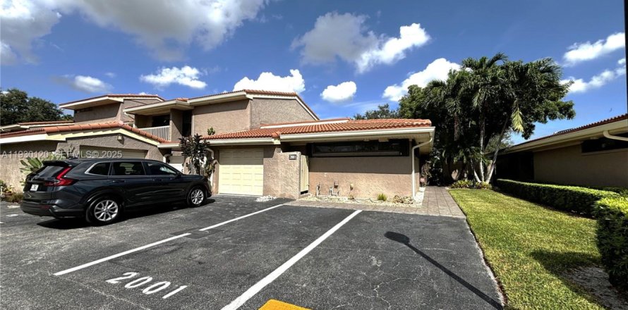 Condominio en Hollywood, Florida, 3 dormitorios  № 1988654