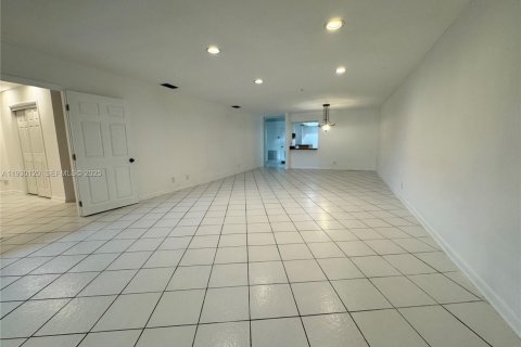 Condominio en venta en Hollywood, Florida, 3 dormitorios, 187.66 m2 № 1988654 - foto 15