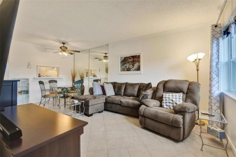 Condominio en venta en Lauderdale Lakes, Florida, 1 dormitorio, 63.55 m2 № 2245623 - foto 2