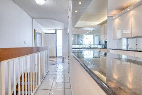 Copropriété à vendre à Pompano Beach, Floride: 2 chambres, 188.68 m2 № 2084397 - photo 16
