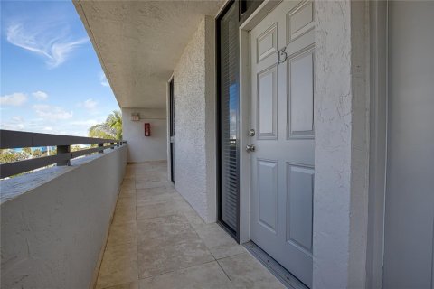 Copropriété à vendre à Pompano Beach, Floride: 2 chambres, 188.68 m2 № 2084397 - photo 3