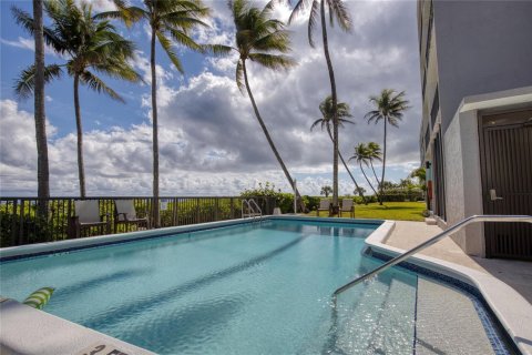 Copropriété à vendre à Pompano Beach, Floride: 2 chambres, 188.68 m2 № 2084397 - photo 30