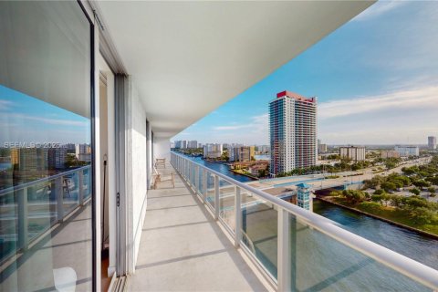 Condominio en venta en Hollywood, Florida, 3 dormitorios, 104.89 m2 № 2044529 - foto 2
