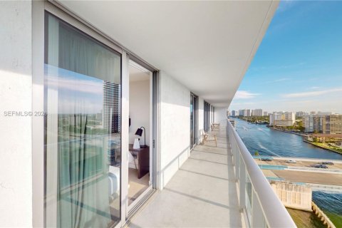 Condominio en venta en Hollywood, Florida, 3 dormitorios, 104.89 m2 № 2044529 - foto 3