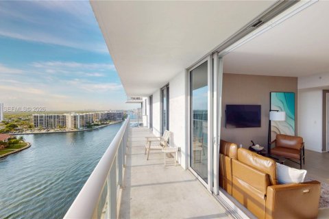 Кондоминиум с 3 спальнями в Холливуд, Флорида № 2044529