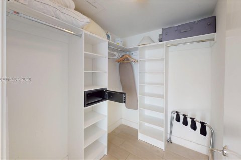 Condominio en venta en Hollywood, Florida, 3 dormitorios, 104.89 m2 № 2044529 - foto 21