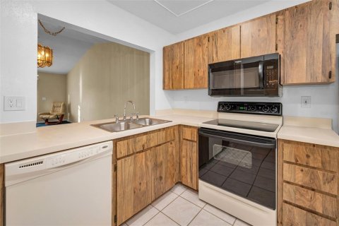 Condo in Dunedin, Florida, 2 bedrooms  № 1717989 - photo 9
