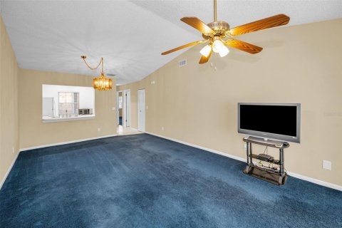Condo in Dunedin, Florida, 2 bedrooms  № 1717989 - photo 12