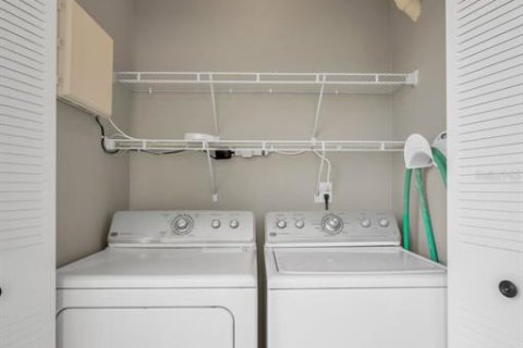 Condo in Dunedin, Florida, 2 bedrooms  № 1717989 - photo 30
