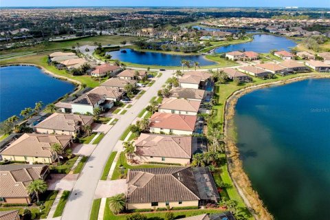 House in Venice, Florida 4 bedrooms, 209.4 sq.m. № 1557044 - photo 12