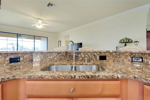 House in Venice, Florida 4 bedrooms, 209.4 sq.m. № 1557044 - photo 16