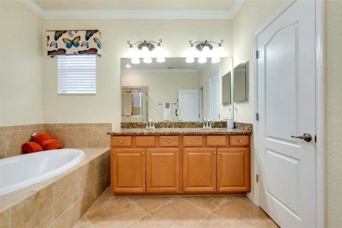 House in Venice, Florida 4 bedrooms, 209.4 sq.m. № 1557044 - photo 30