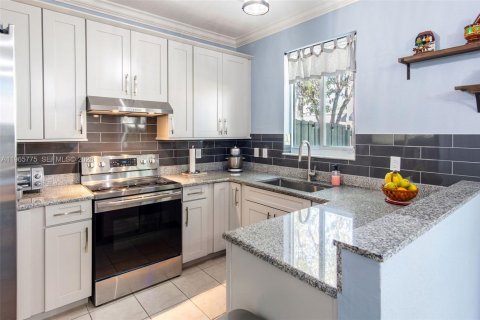 Townhouse in Miami, Florida 3 bedrooms, 134.89 sq.m. № 2032464 - photo 16