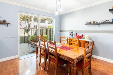 Townhouse in Miami, Florida 3 bedrooms, 134.89 sq.m. № 2032464 - photo 20
