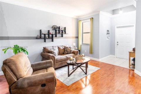 Townhouse in Miami, Florida 3 bedrooms, 134.89 sq.m. № 2032464 - photo 8