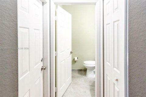 Townhouse in Miami, Florida 3 bedrooms, 134.89 sq.m. № 2032464 - photo 13