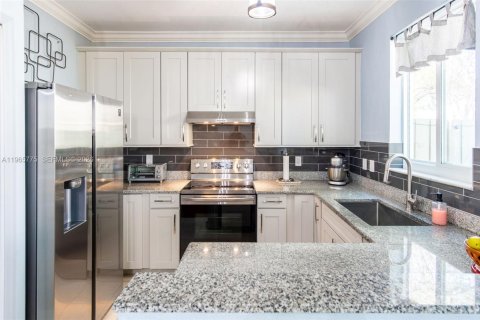 Townhouse in Miami, Florida 3 bedrooms, 134.89 sq.m. № 2032464 - photo 17