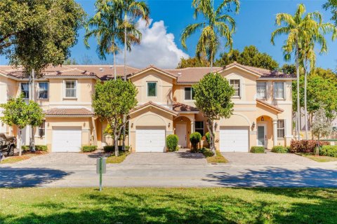 Townhouse in Miami, Florida 3 bedrooms, 134.89 sq.m. № 2032464