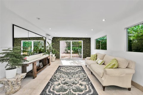 House in Miami, Florida 159.61 sq.m. № 2052815 - photo 14