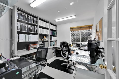 House in Miami, Florida 159.61 sq.m. № 2052815 - photo 23