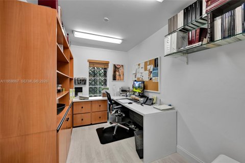 House in Miami, Florida 159.61 sq.m. № 2052815 - photo 21