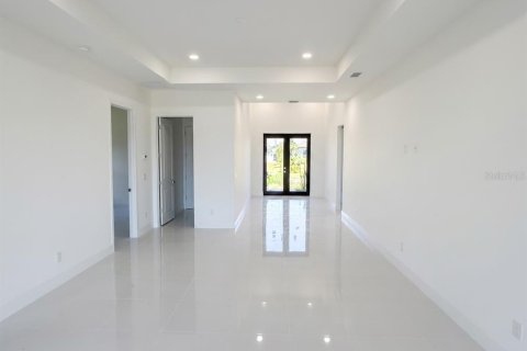 Villa ou maison à vendre à Cape Coral, Floride: 4 chambres, 176.89 m2 № 2221735 - photo 8