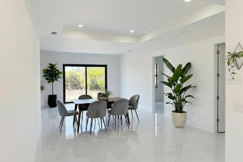 Villa ou maison à vendre à Cape Coral, Floride: 4 chambres, 176.89 m2 № 2221735 - photo 5