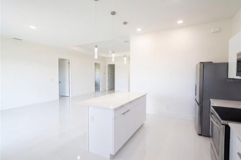 Villa ou maison à vendre à Cape Coral, Floride: 4 chambres, 176.89 m2 № 2221735 - photo 20