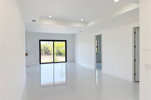 Villa ou maison à vendre à Cape Coral, Floride: 4 chambres, 176.89 m2 № 2221735 - photo 4