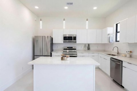 Villa ou maison à vendre à Cape Coral, Floride: 4 chambres, 176.89 m2 № 2221735 - photo 22