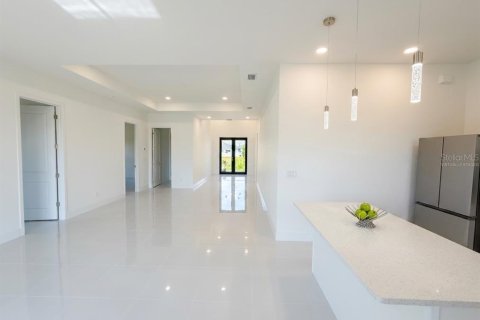 Villa ou maison à vendre à Cape Coral, Floride: 4 chambres, 176.89 m2 № 2221735 - photo 7