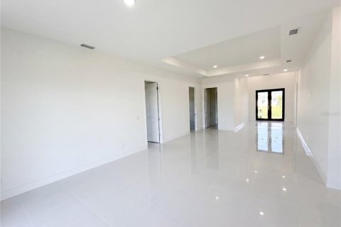 Villa ou maison à vendre à Cape Coral, Floride: 4 chambres, 176.89 m2 № 2221735 - photo 6