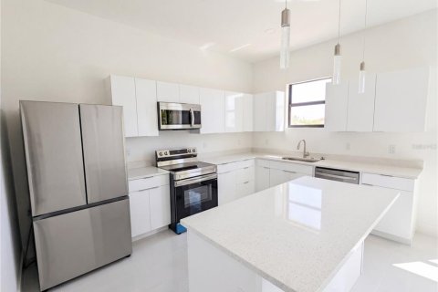 Villa ou maison à vendre à Cape Coral, Floride: 4 chambres, 176.89 m2 № 2221735 - photo 14