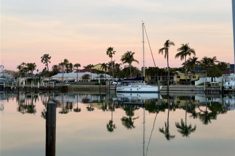 Condominio en venta en Saint Petersburg, Florida, 2 dormitorios, 105.44 m2 № 1734621 - foto 2