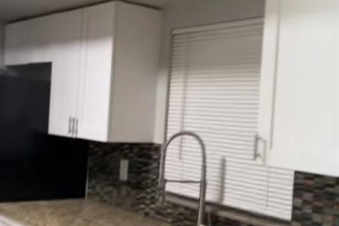 Immobilier commercial à vendre à St. Lucie, Floride: 238.29 m2 № 2191085 - photo 2