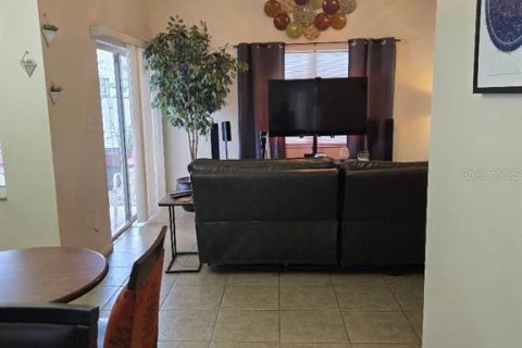 House in Orlando, Florida 2 bedrooms, 92.62 sq.m. № 1853440 - photo 3