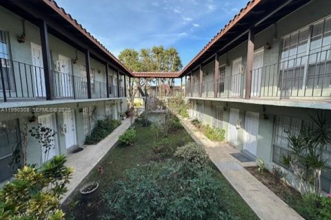 Copropriété à louer à Miami, Floride: 1 chambre, 45.52 m2 № 2056800 - photo 4