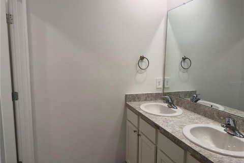 Villa ou maison à louer à Bradenton, Floride: 5 chambres, 240.99 m2 № 2419791 - photo 11