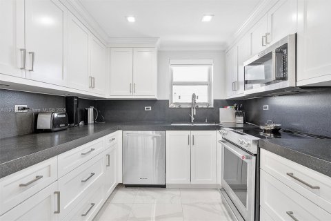 Copropriété à louer à Miami Beach, Floride: 2 chambres, 97.27 m2 № 1966409 - photo 10